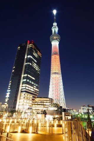 the Skytree look up instagram picture guide book for photography in tokyo location
