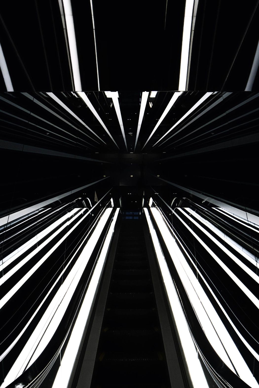 Like warping into space but slower. Ride this escalator which is located inside a building in the Harajuku area.