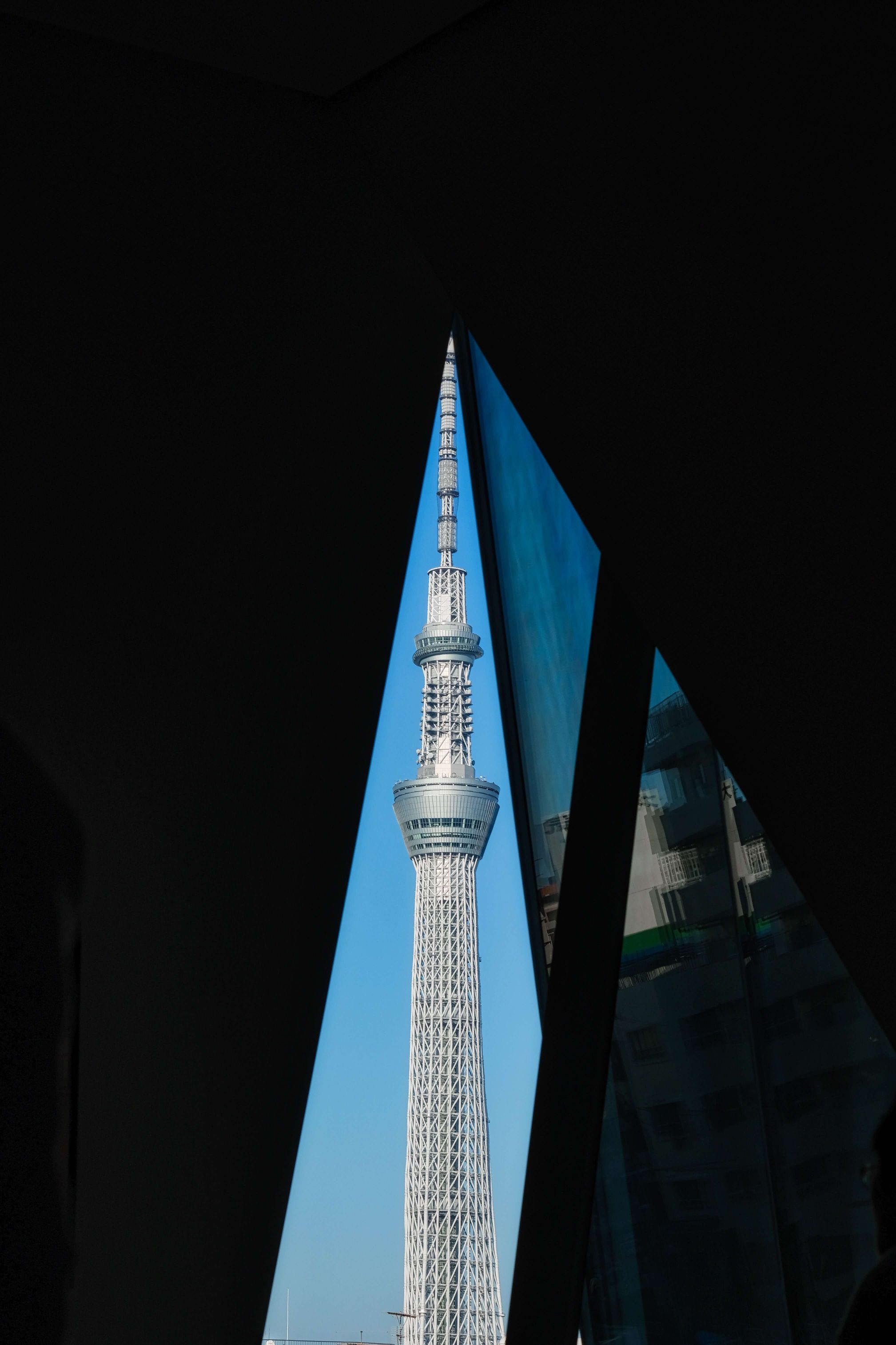 The reflections of the tower on the right via a mirror and the geometrical shapes in the picture make this an artistic way to take a picture of the Skytree.