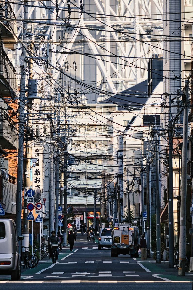 The chaotic electrical wiring you see a lot in dense Asian cities are in Tokyo too. What’s different is the huge Skytree in the background.